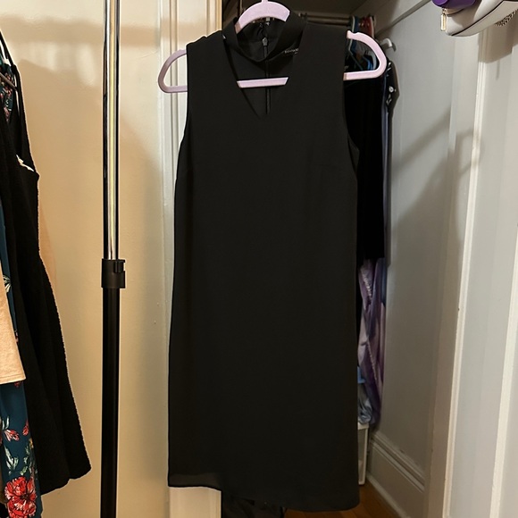 Banana Republic Dresses & Skirts - Banana Republic Black Sleeveless Mini Shift Dress